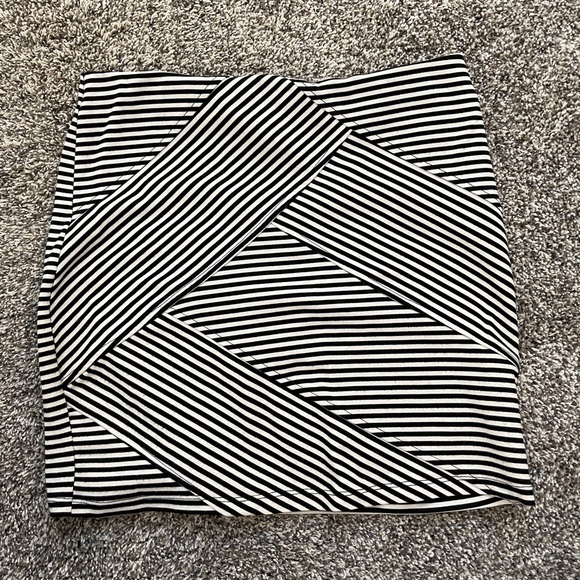 Xhilaration Mini Skirt - Picture 1 of 4